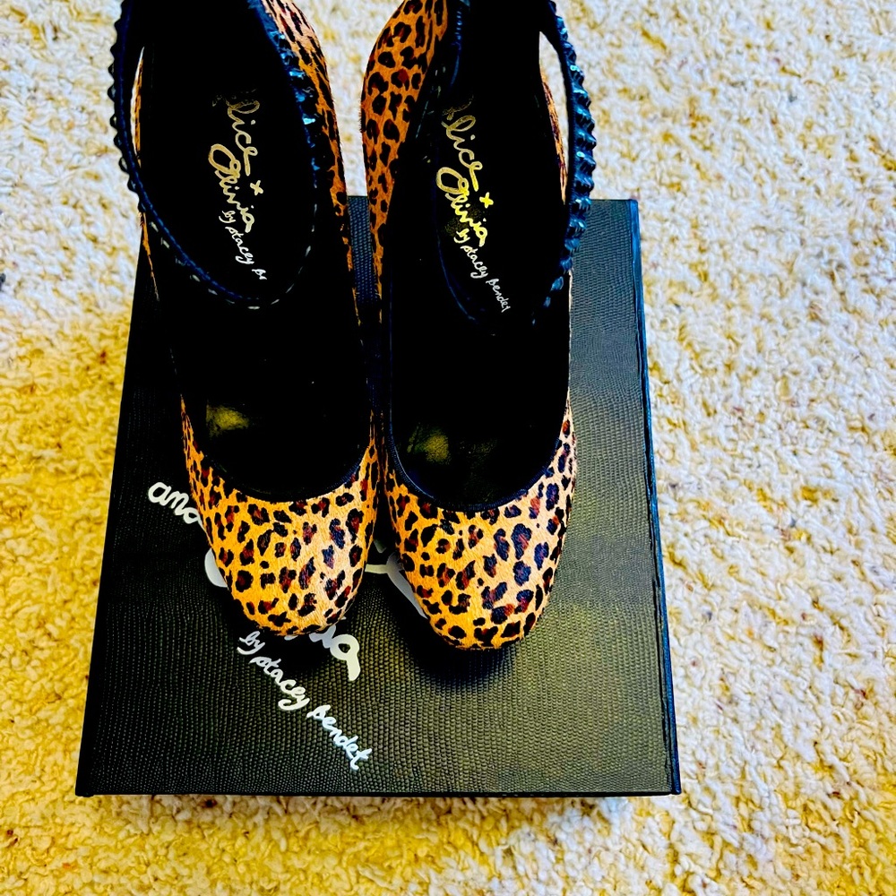 Alice and Olivia by Stacey Bendet heel